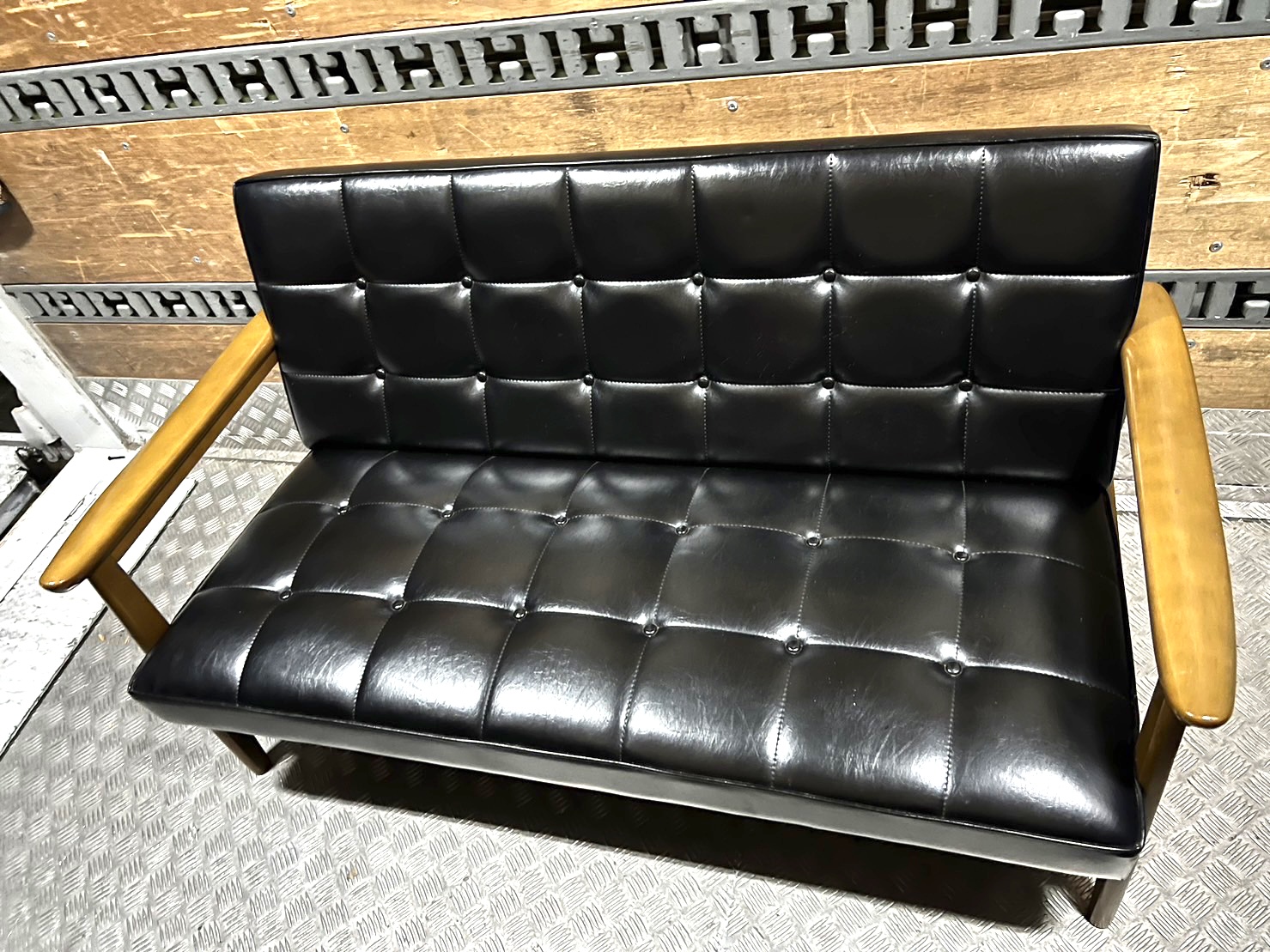 軽トラック90分無料貸出】カリモク60 惜しく 2人掛けソファー 