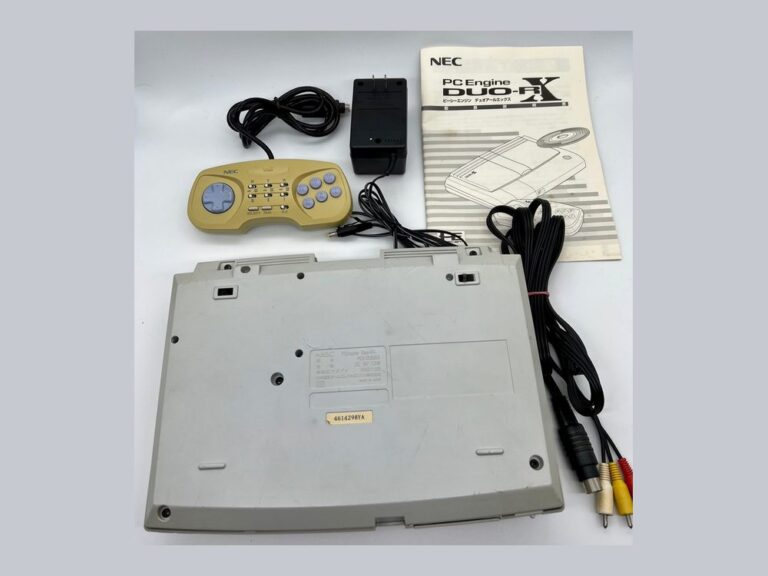 PCエンジンDuo-RXの裏面と6ボタンパッド・ACアダプター・AVケーブル・説明書