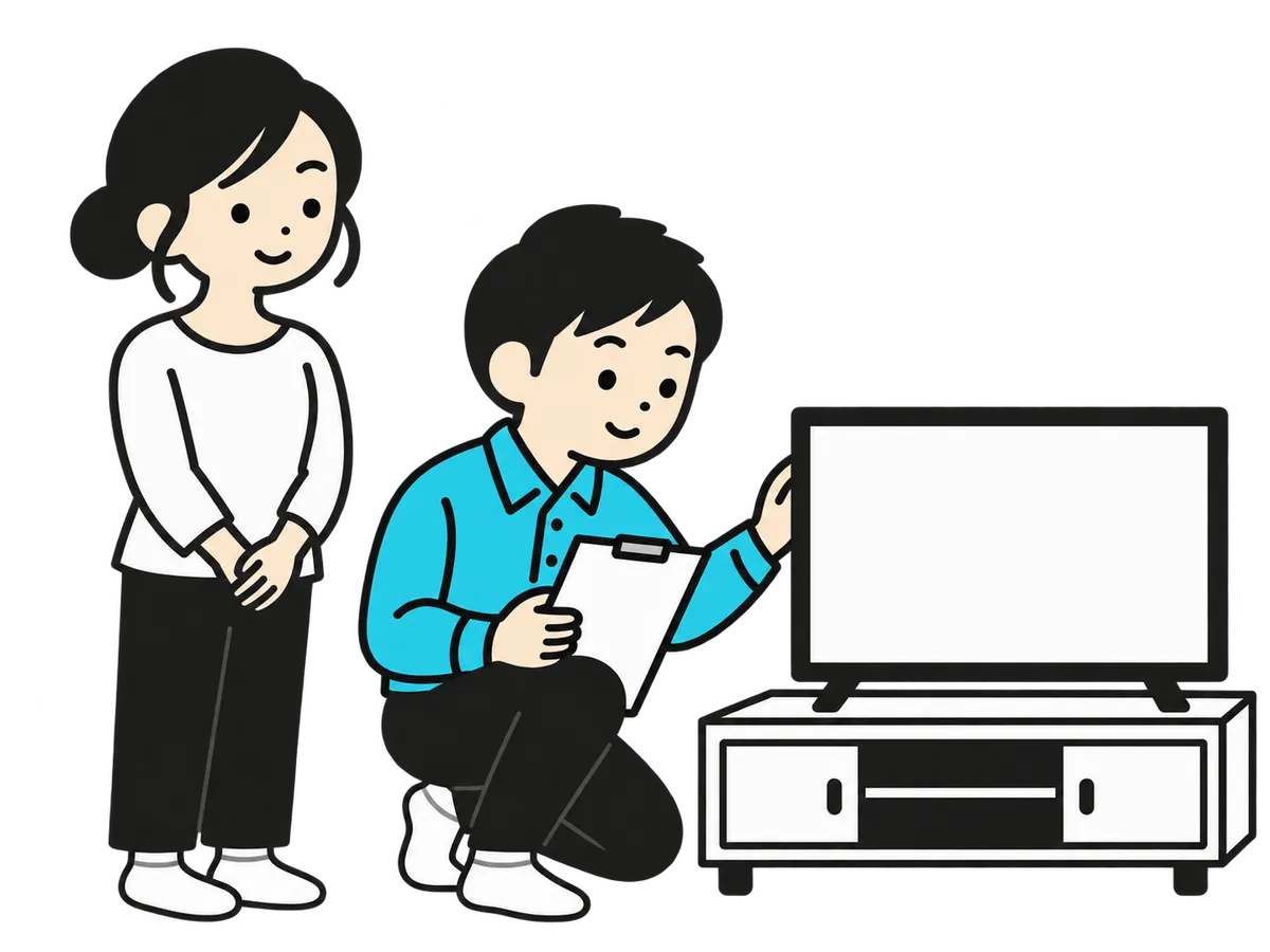 居間でテレビを確かめるスタッフと、そばで見守る女性